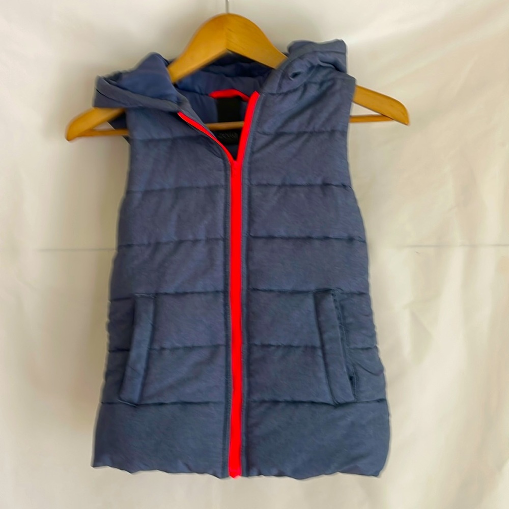 😍 Nordstrom Zella Girl, heathered blue puffy zip-up hooded vest CUTE 😍